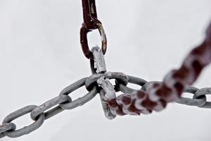 A close up of a chain link fence to illustrate internal linking as an seo strategy